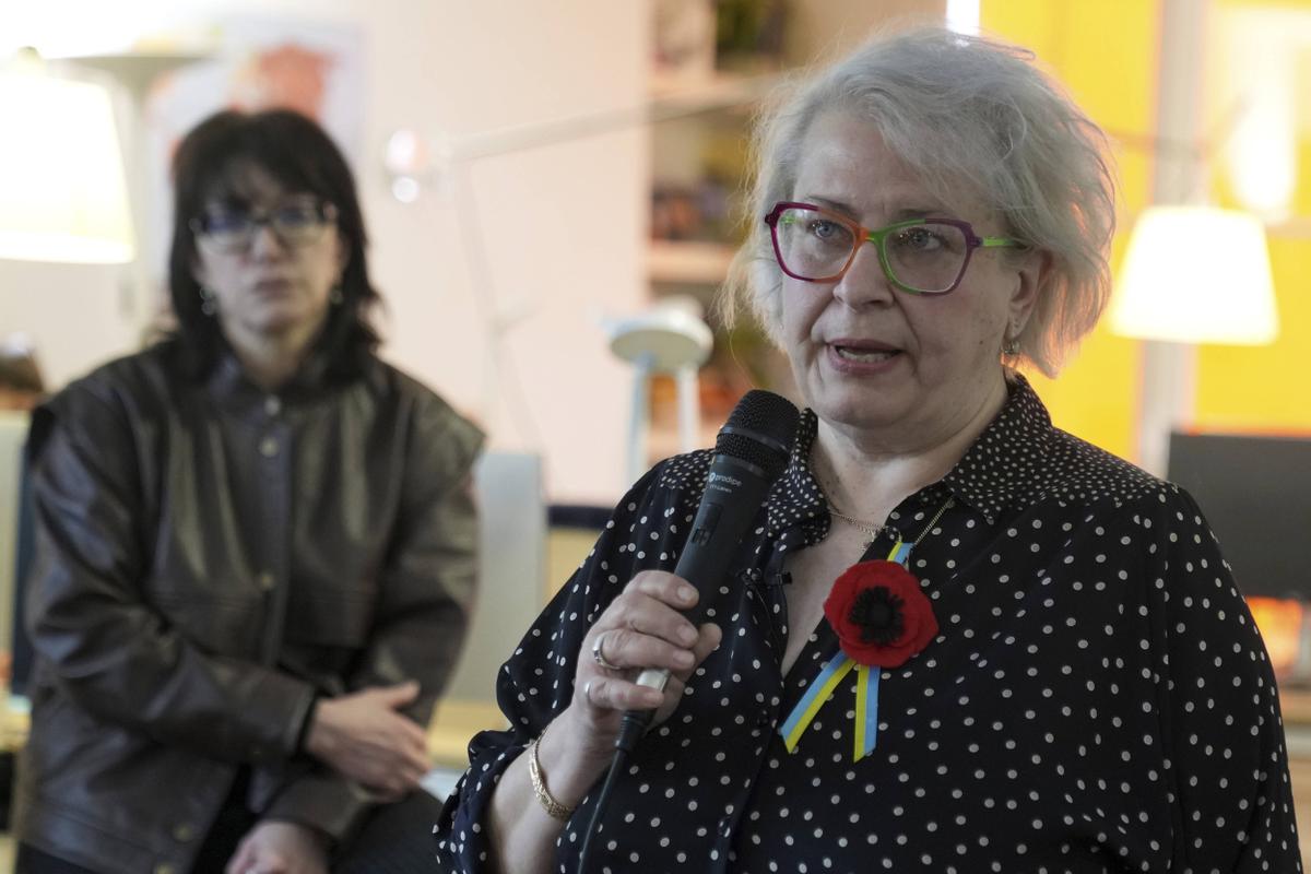 Un periodista ruso crítico de la invasión de Ucrania exfiltrada en Francia