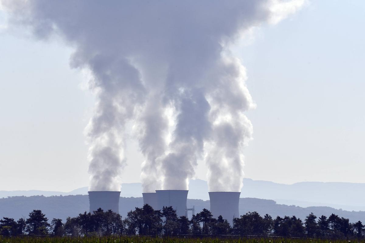 EDF está de acuerdo con el estado sobre el financiamiento de la reactivación de la nuclear (y advierte el mismo día de una posible caída en la producción debido al calor)