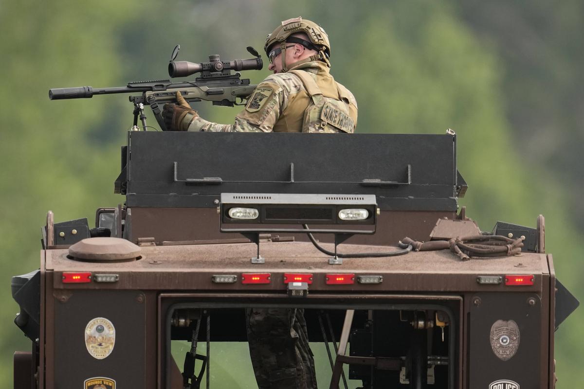 "La cacería más grande de Minnesota": el sospechoso del asesinato de un demócrata elegido y su esposo fue arrestado