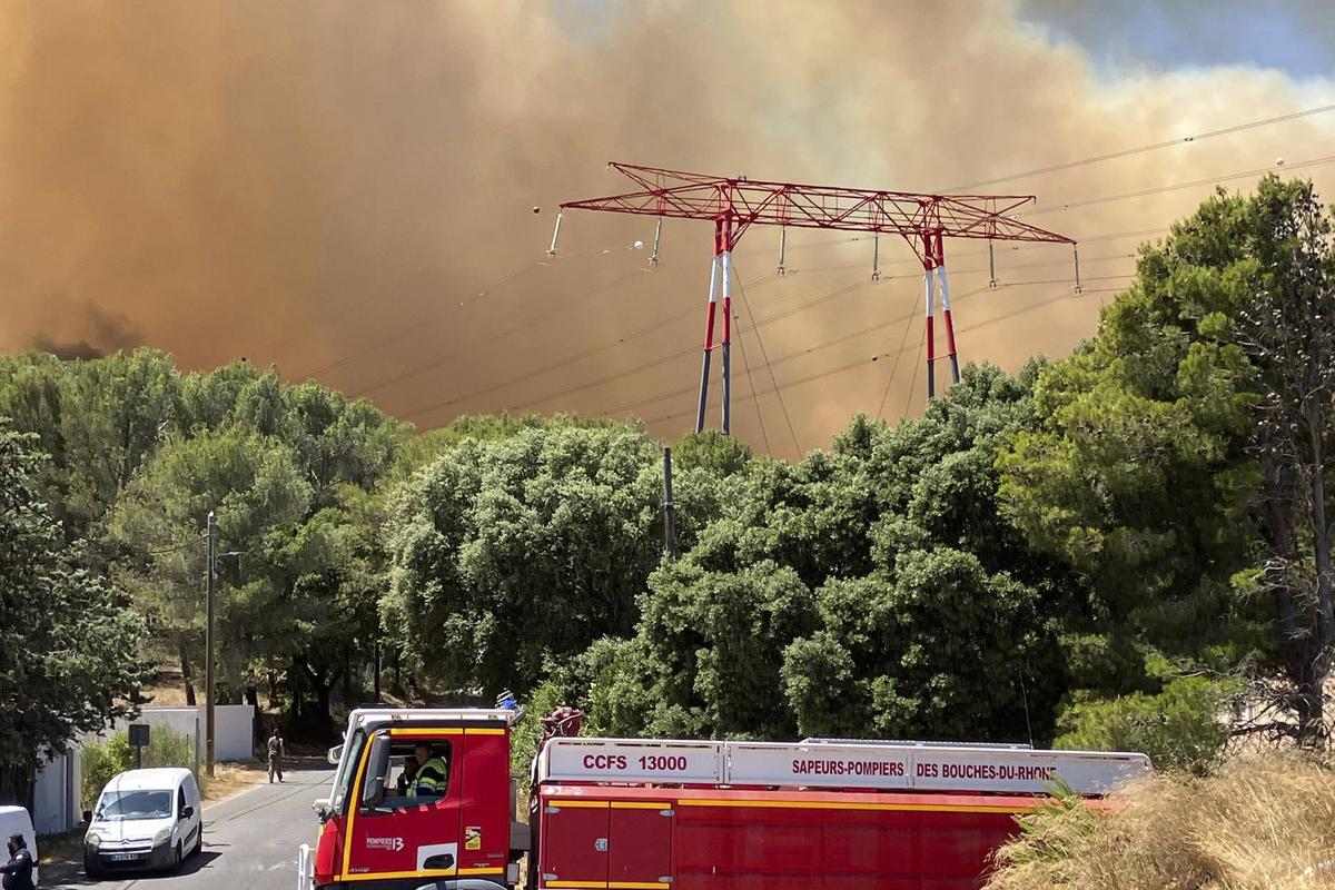 Aeropuerto cerrado, fincas de vivienda evacuadas, incendio de vehículos originalmente ... el punto en el incendio en Pennes-Mirabeau que llegó a Marsella