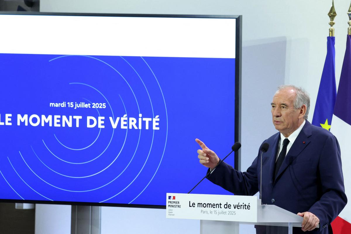 Bayrou amenazó con la censura por oposición después de la presentación de su programa de ahorro