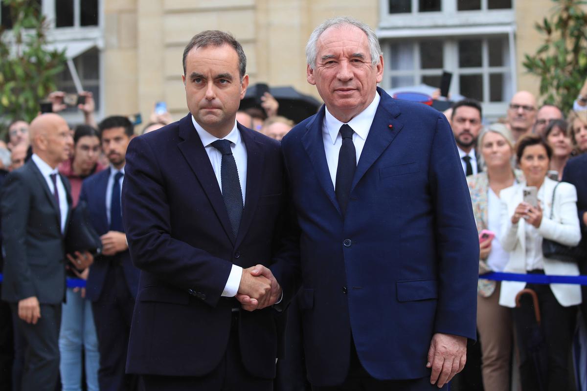 PRODUCCIOS PROBLECTOS DE FRESIONES, CONCNULAVO EN PENSIONES ... LECORNU RECUERDA A LOS ANUNTOS DE BAYROU Y MANDE LA MAN