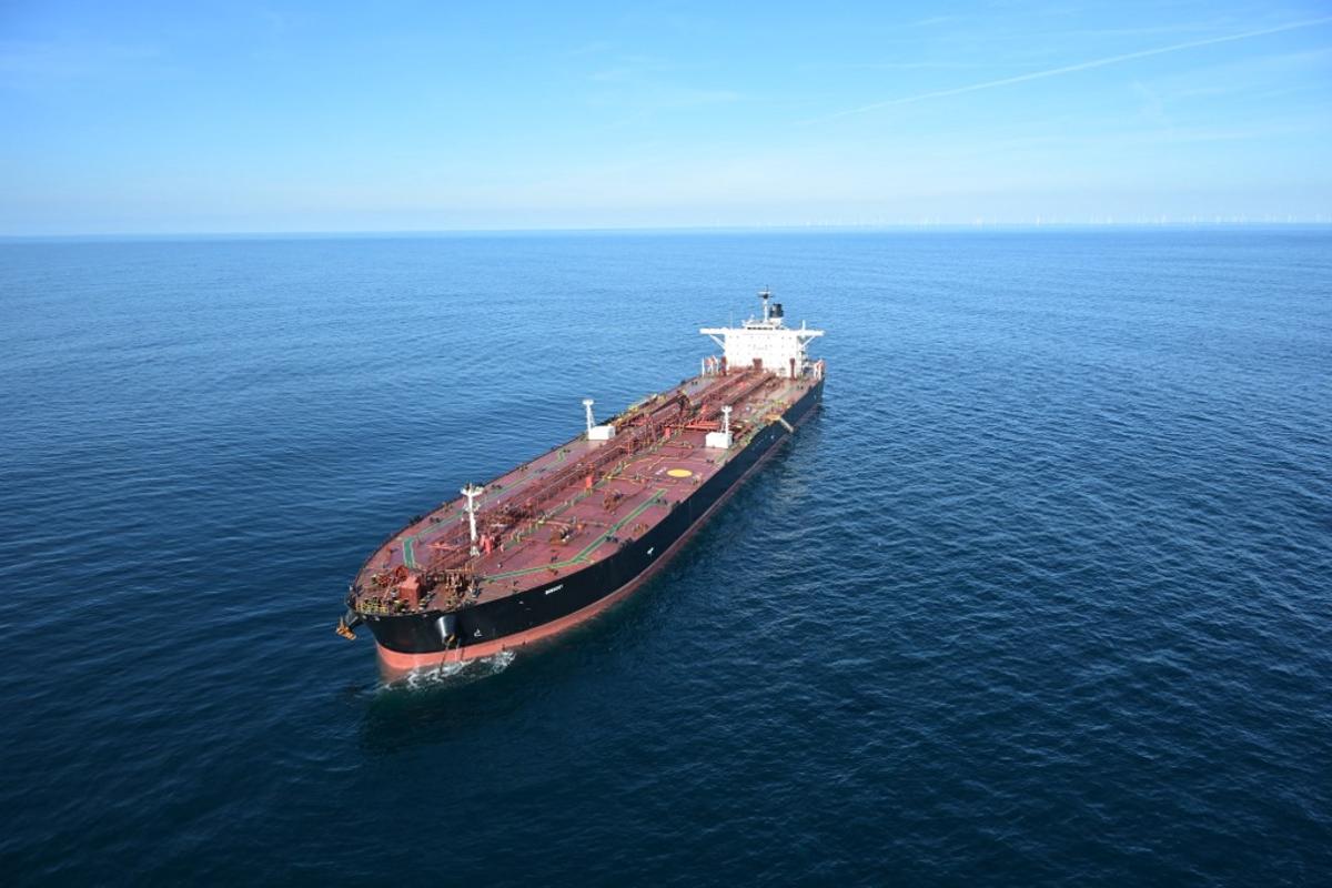 El petrolero de la flota fantasma rusa abordado por Francia ha reanudado su viaje