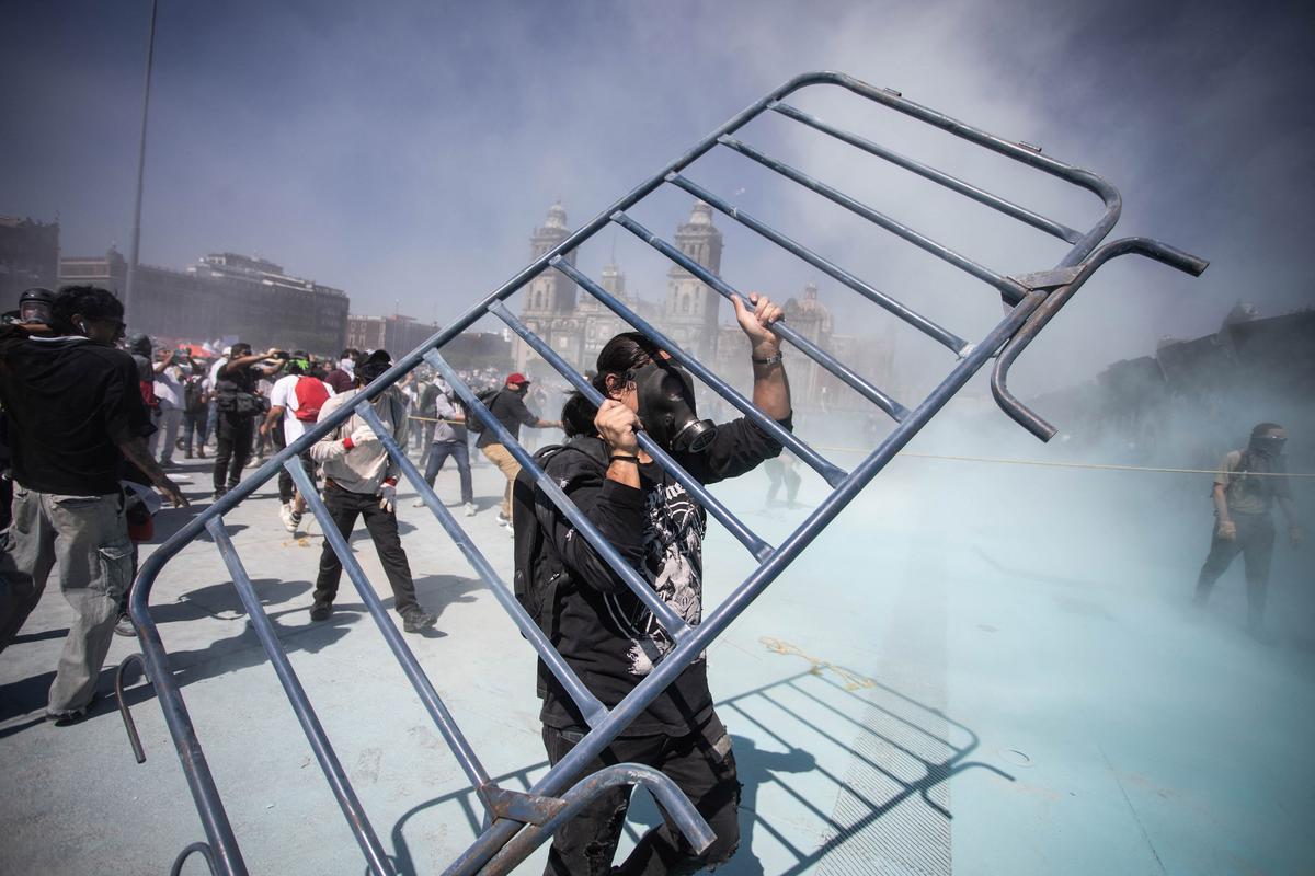 En México, 120 personas heridas en manifestación contra política de seguridad contra cárteles