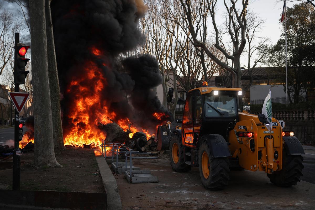 75 bloqueos registrados en Francia, “movilización general” para acelerar la vacunación en el suroeste