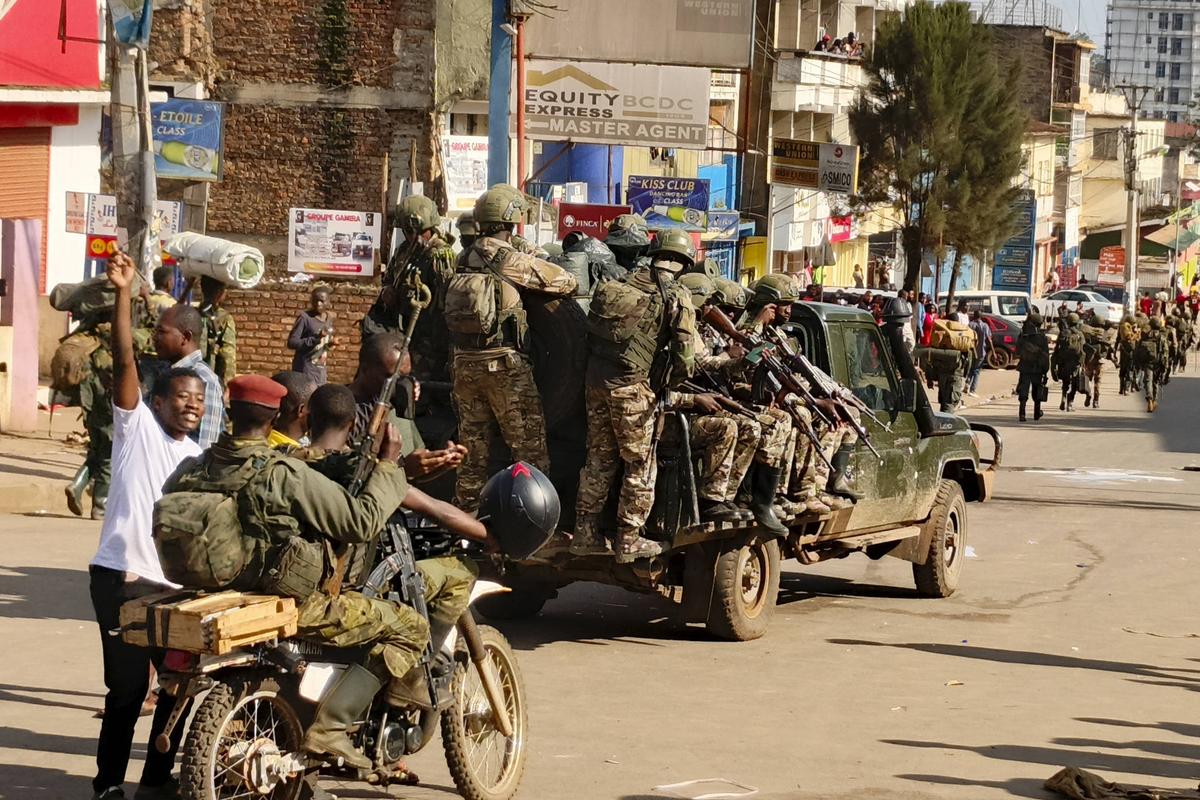 Continúan los bombardeos, la ciudad de Uvira es tomada por el M23, Burundi cierra sus fronteras... ¿Cuál es la situación entre la República Democrática del Congo y Ruanda?