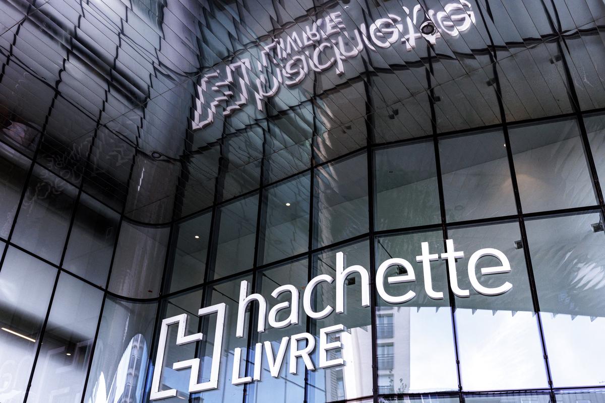 Hachette recuerda tres libros extraescolares que presentan a las víctimas del atentado del 7 de octubre como “colonos judíos”: lo que sabemos