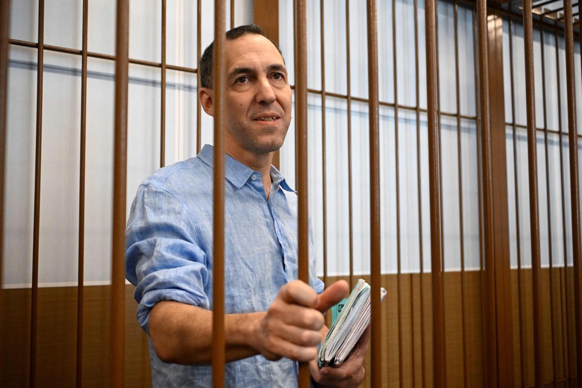 Moscú afirma haber propuesto un acuerdo a París mientras el investigador se arriesga a un nuevo juicio por espionaje