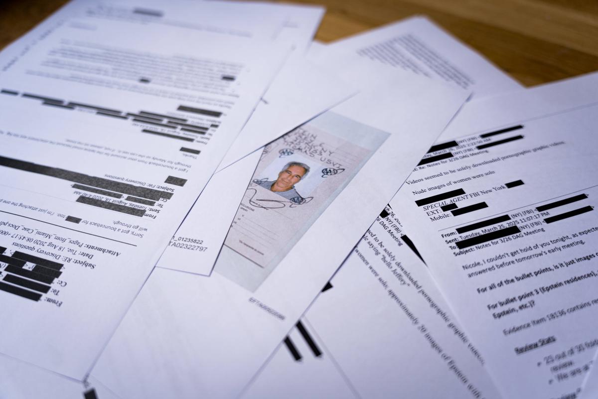 El fiscal de París invita a las posibles víctimas a presentar una denuncia.