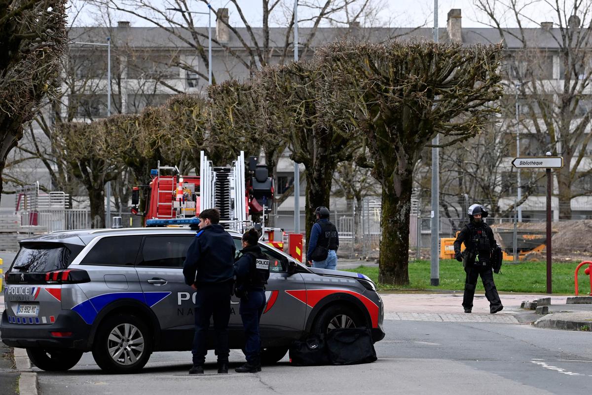 Lo que sabemos sobre el hombre que disparó a los agentes de policía.