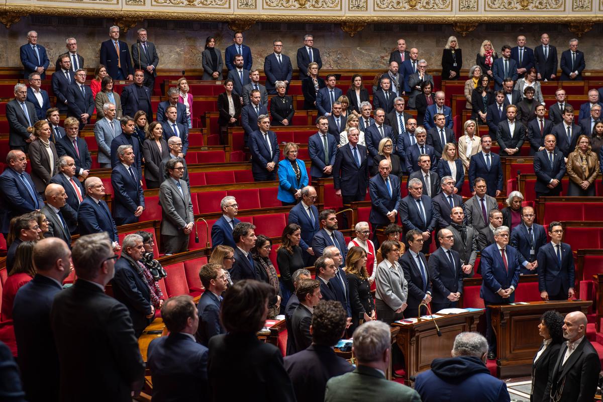 “Un minuto de silencio que revela una profunda crisis política”