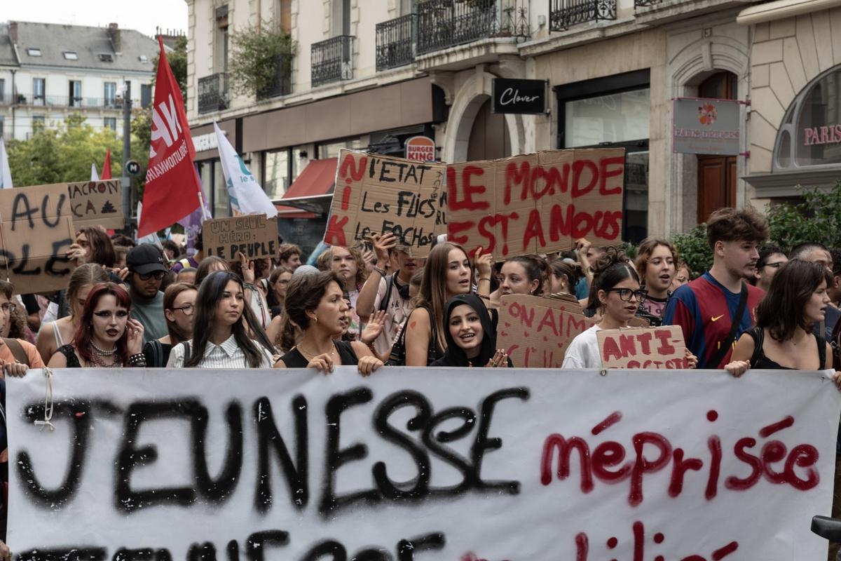 ¿Un “joven contrato indefinido”? Más bien, ofrezcamos a los jóvenes una base de dignidad y un horizonte deseable.