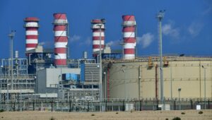 Ataques contra infraestructuras: Irán anuncia daños importantes y responde a Trump amenazando con represalias “en toda la región”