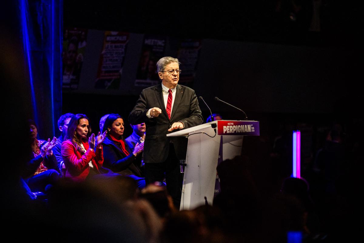 Después de Epstein, Mélenchon lo vuelve a hacer en una reunión al bromear sobre el nombre de Glucksmann