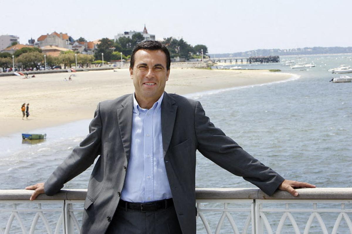 En Arcachon, el alcalde LR Yves Foulon insulta y amenaza a su oponente; se abre una investigación