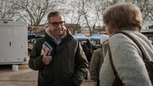 En Burdeos, el incierto duelo entre el alcalde ecologista saliente Pierre Hurmic y el diputado macronista Thomas Cazenave