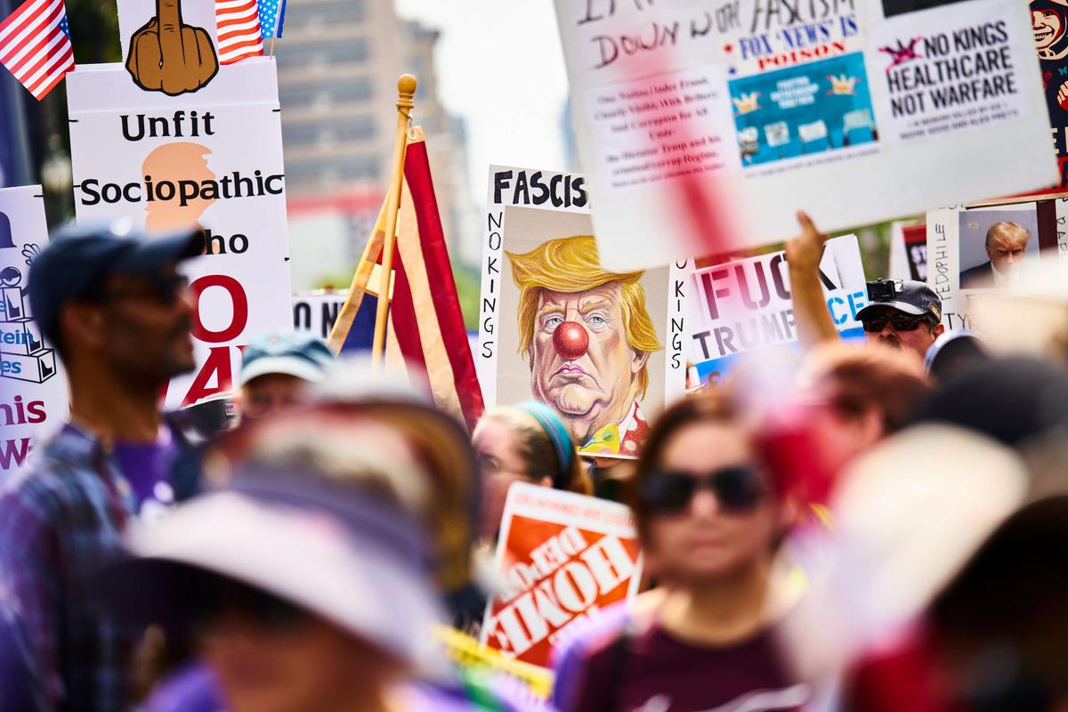 La ira de los estadounidenses durante la gran manifestación contra Donald Trump en imágenes