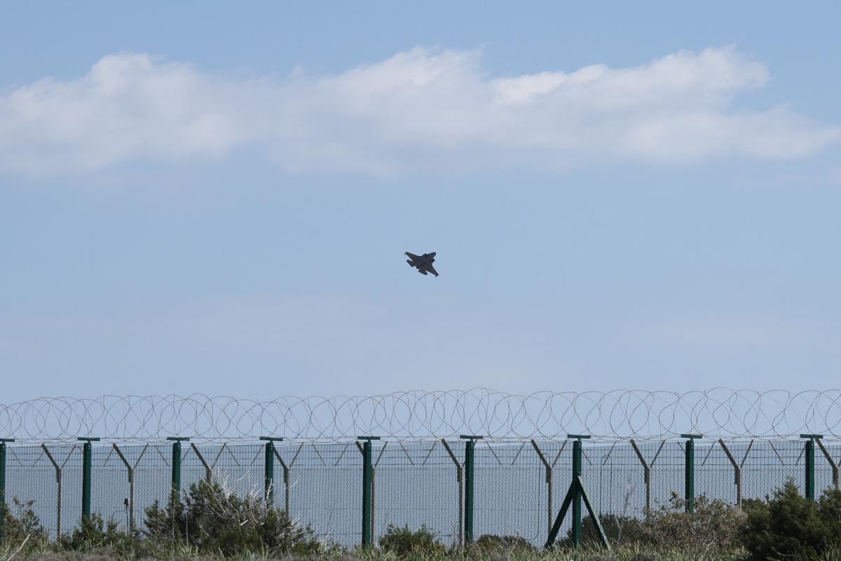 Lo que sabemos sobre el ataque con drones iraníes a una base aérea británica en Chipre