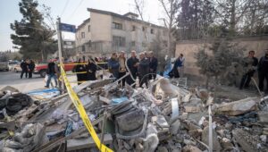 Netanyahu dice que Irán está “a punto de ser diezmado”, los ataques continúan desde ambos lados