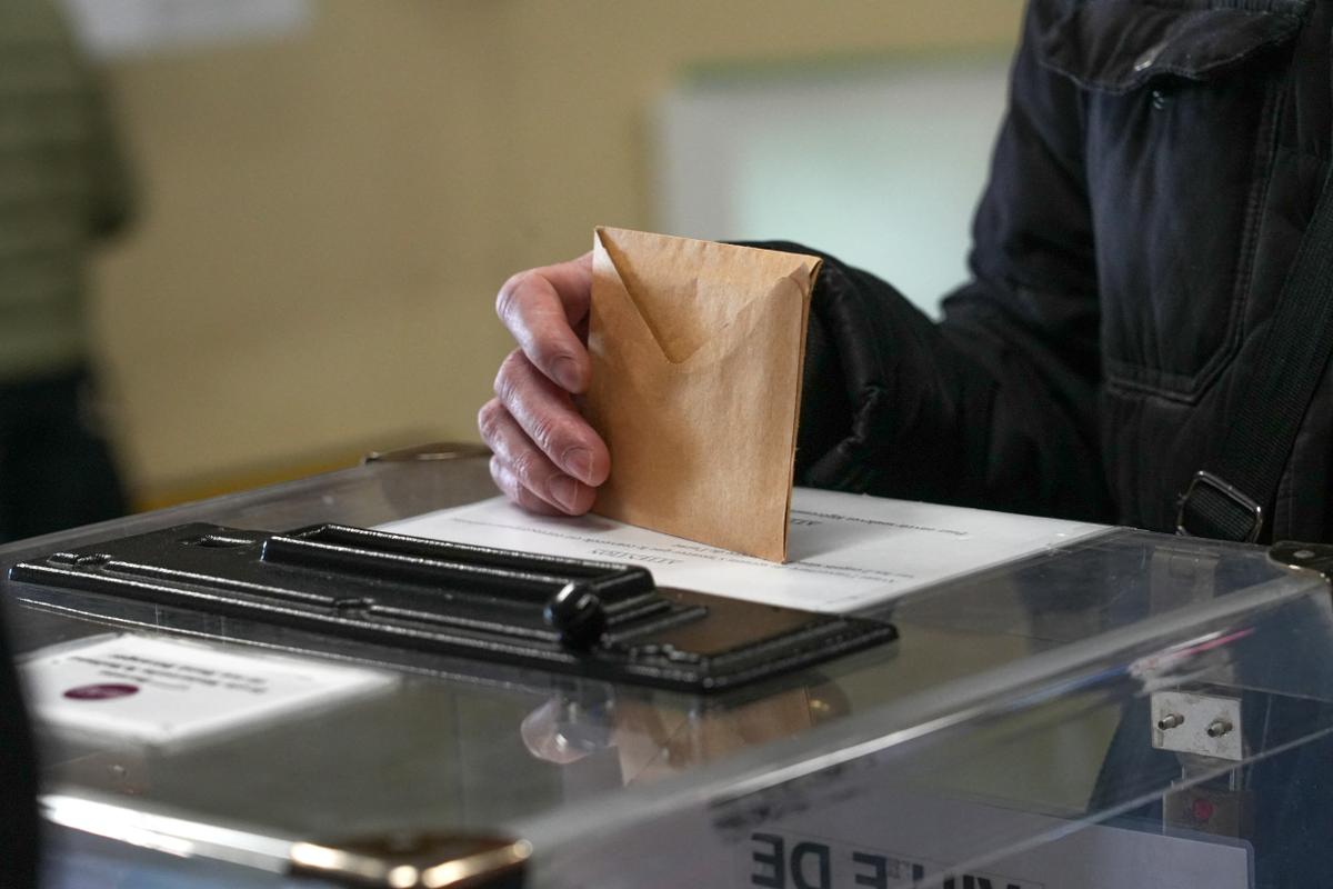 la participación al mediodía sube un punto respecto a la primera vuelta