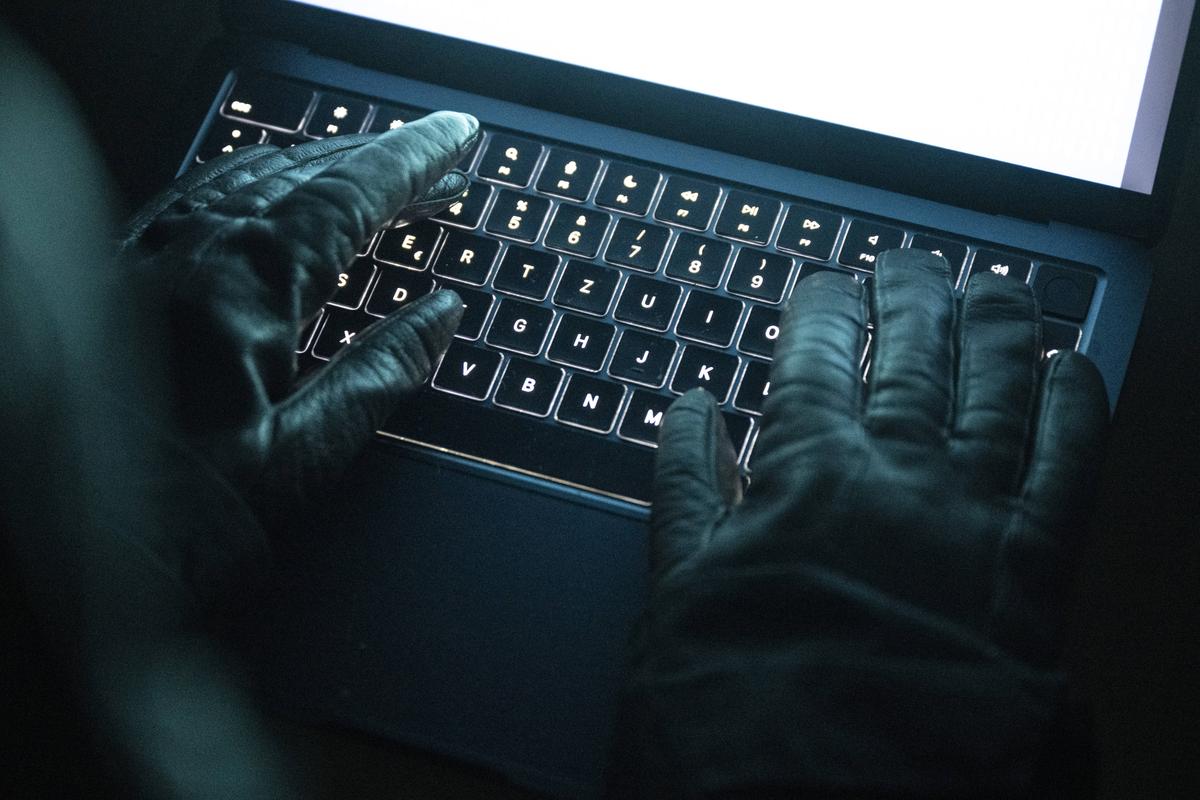 Detenido en Vendée y puesto bajo custodia policial un joven sospechoso de ser el hacker “HexDex”