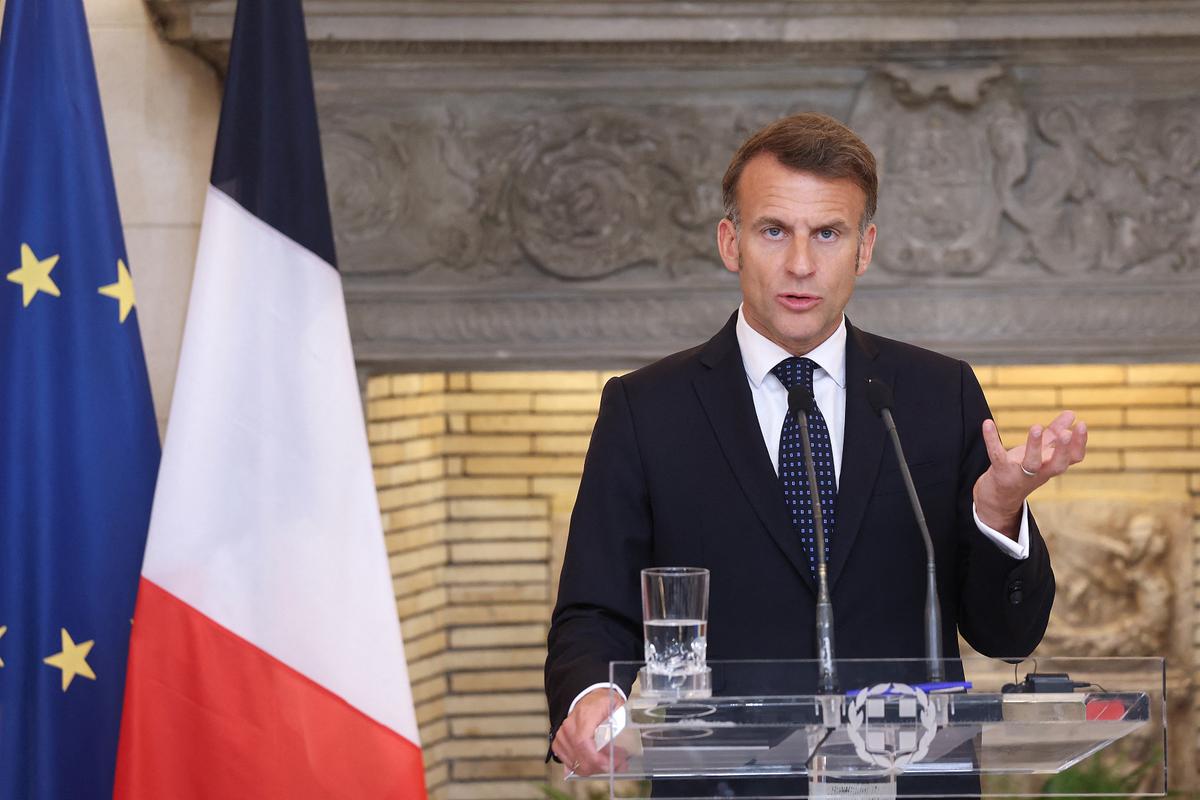"Hoy en día, la situación no nos hace prever ninguna escasez" de combustible en Francia, asegura Macron