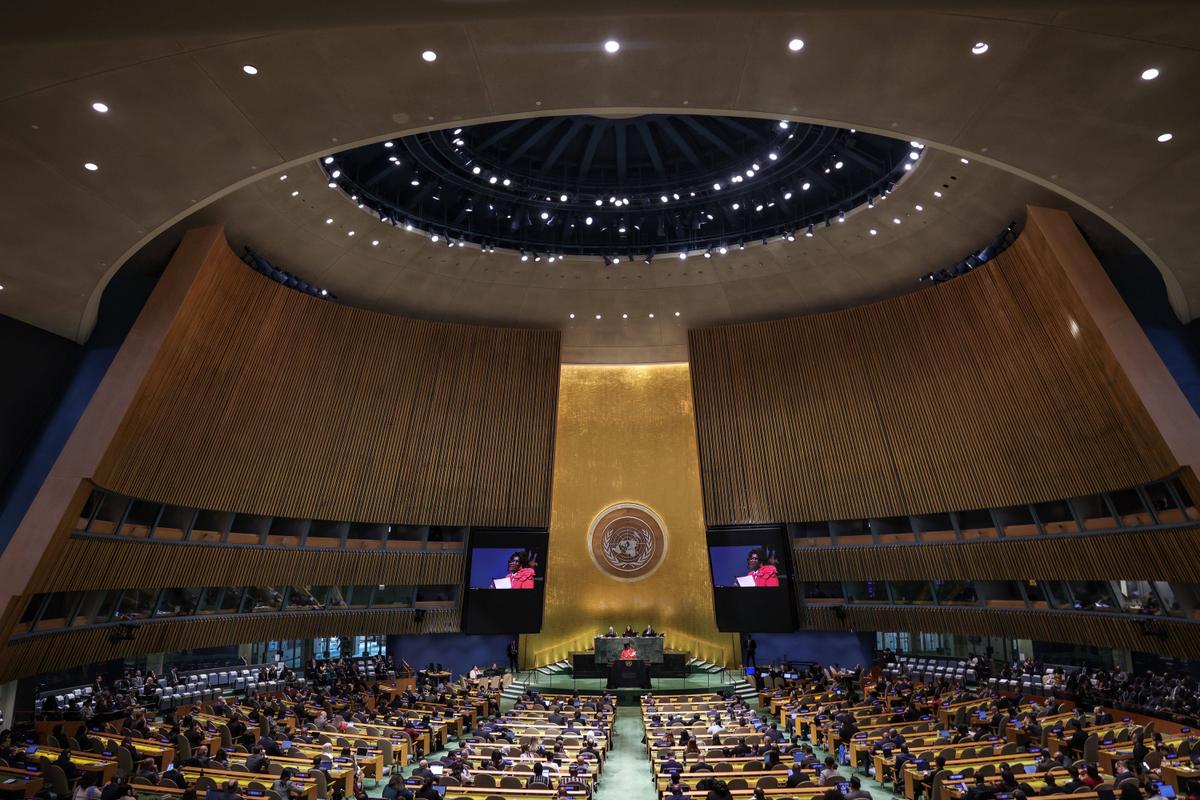 La abstención de Francia en la votación de una resolución de la ONU sobre la esclavitud criticada por los cargos electos en el extranjero