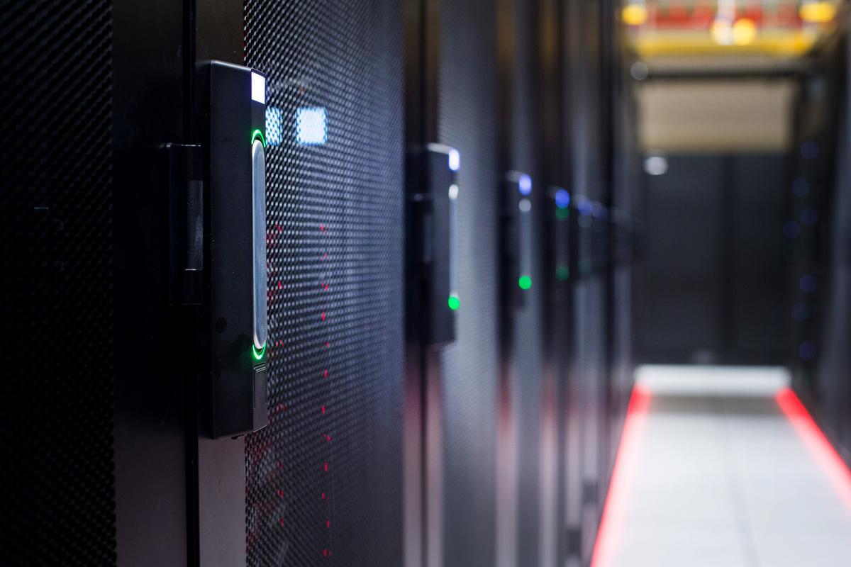 “La inteligencia artificial, este “falso amigo” del clima”, de Cédric Villani y Albert Meige