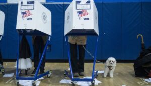 Mujeres, transgénero o personas marginadas… Por qué se acusa a la Ley SAVE America, buscada por Trump, de crear obstáculos al voto