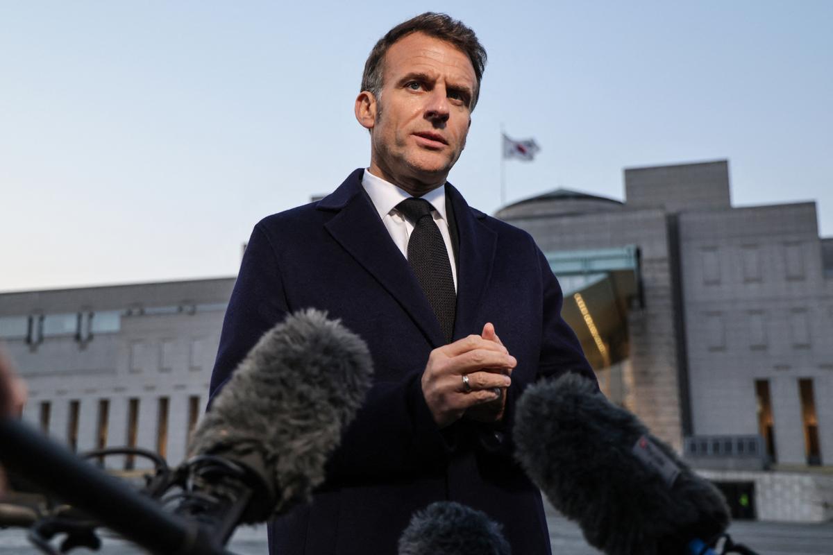 “Ni elegante ni a la altura”, critica el jefe de Estado