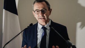 Presidencial: los miembros de LR eligen oficialmente a Bruno Retailleau como candidato