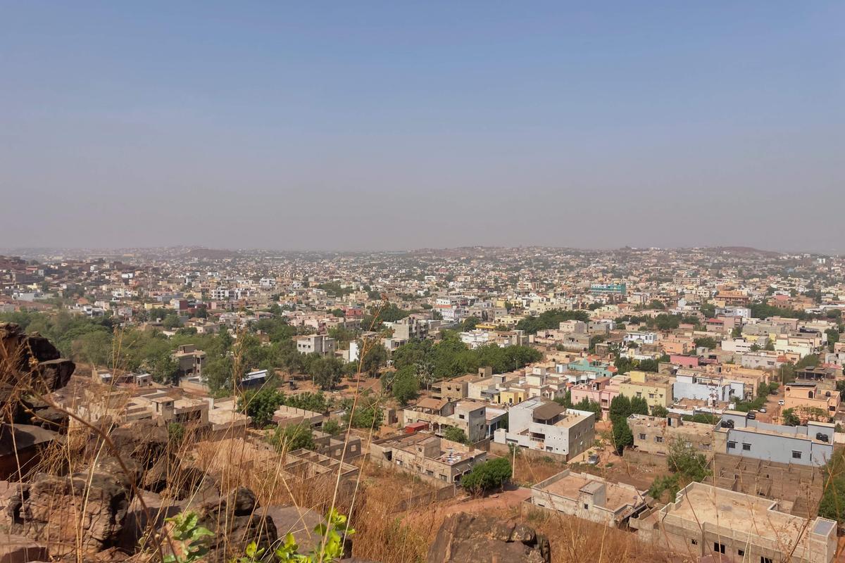 En Mali, los yihadistas del GSIM y la rebelión tuareg atacan varias localidades y matan al ministro de Defensa