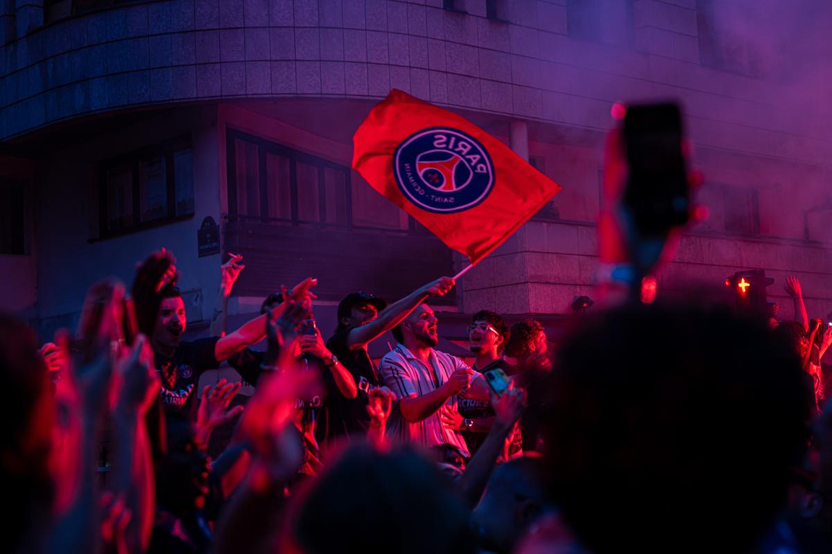 Escenas de júbilo en París, 780 detenciones en Francia tras excesos