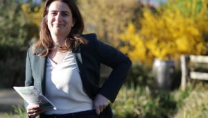 Lucha contra la comida chatarra, acceso a la naturaleza… Marine Tondelier desvela sus medidas en materia de salud ambiental