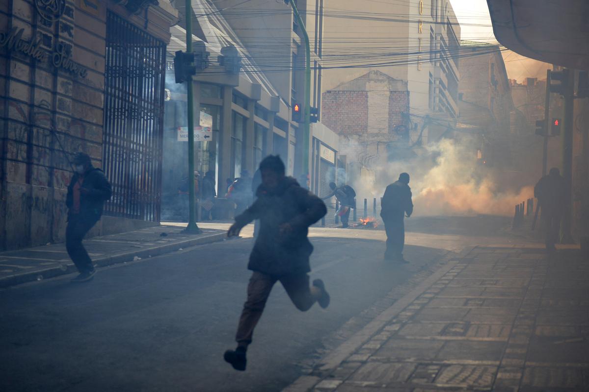 Un muerto durante manifestaciones contra la inflación, La Paz bloqueada, papel de Morales… Actualización sobre la situación