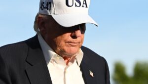 “Una tasa de vacantes sin precedentes”: Donald Trump aún no ha nombrado a más de 100 embajadores