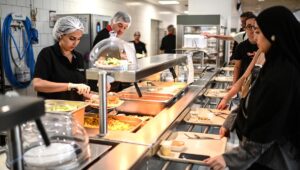 comida a 1 euro para todos los estudiantes, subida del precio del gas…
