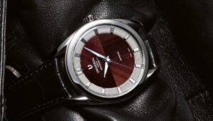 el renacimiento de Universal Genève, relojes “cosidos a mano”