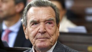 ¿Gerhard Schröder, mediador sobre Ucrania? La Unión Europea se muestra escéptica ante la propuesta de Putin y debate en Alemania