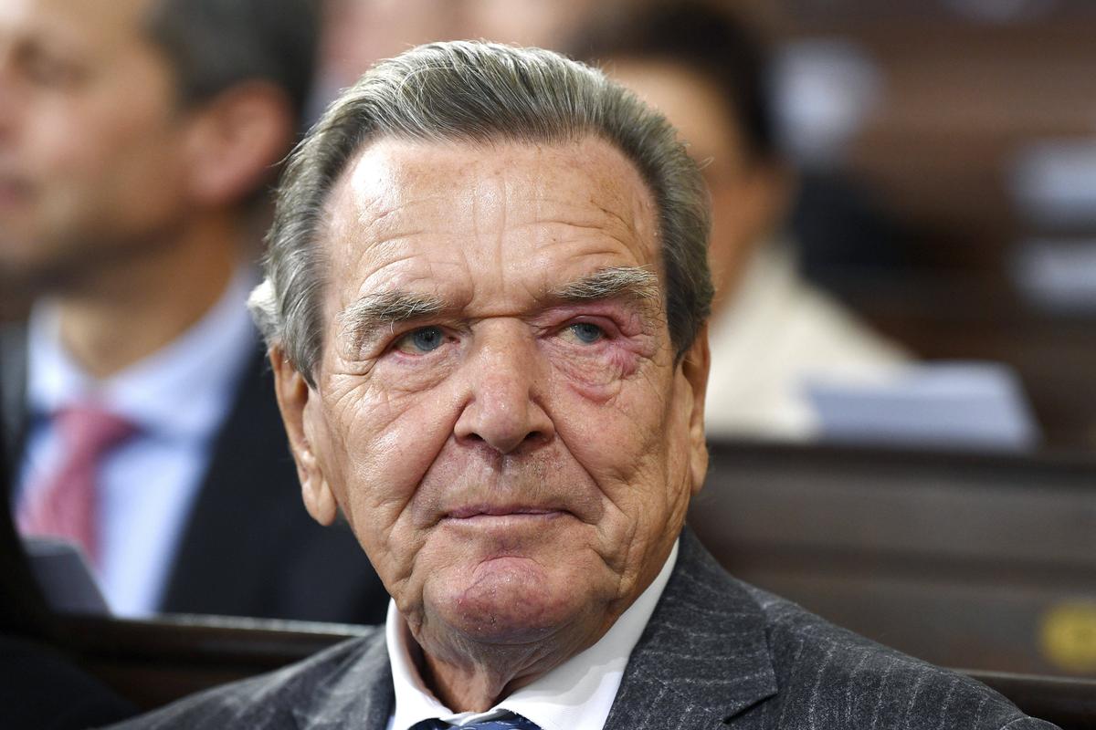 ¿Gerhard Schröder, mediador sobre Ucrania? La Unión Europea se muestra escéptica ante la propuesta de Putin y debate en Alemania
