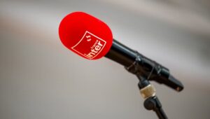 Arcom avisa a Radio Francia por “infrarrepresentación” de la RN durante la jornada