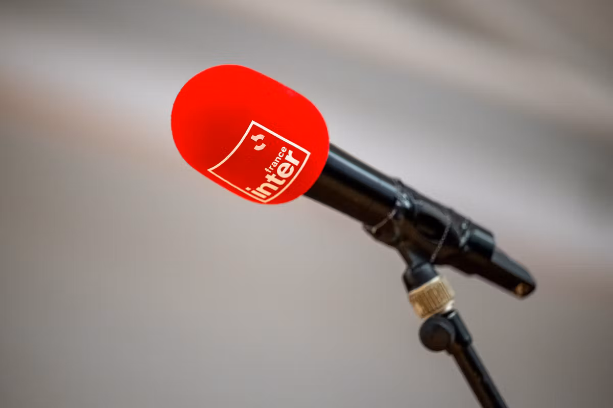 Arcom avisa a Radio Francia por “infrarrepresentación” de la RN durante la jornada