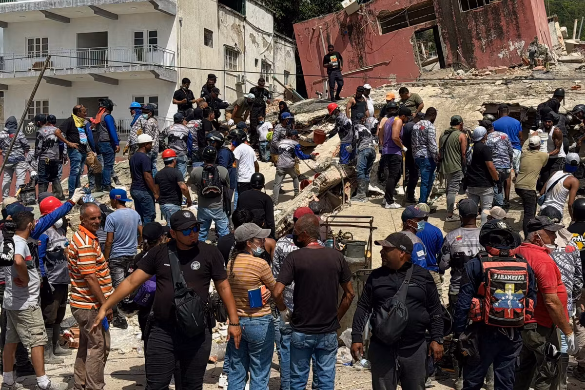 “Busco a mi madre, a mi esposa y a mi hijo”: tres días después de los terremotos en Venezuela, al menos 920 muertos y 50.000 desaparecidos