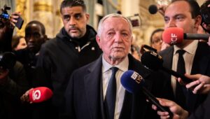 Denuncia por violación contra un exasesor, retirada, retirada de la delegación… Cómo flaquea Jean-Michel Aulas en Lyon