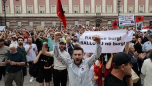 El yerno de Trump causa revuelo en Albania con su proyecto de hotel de lujo
