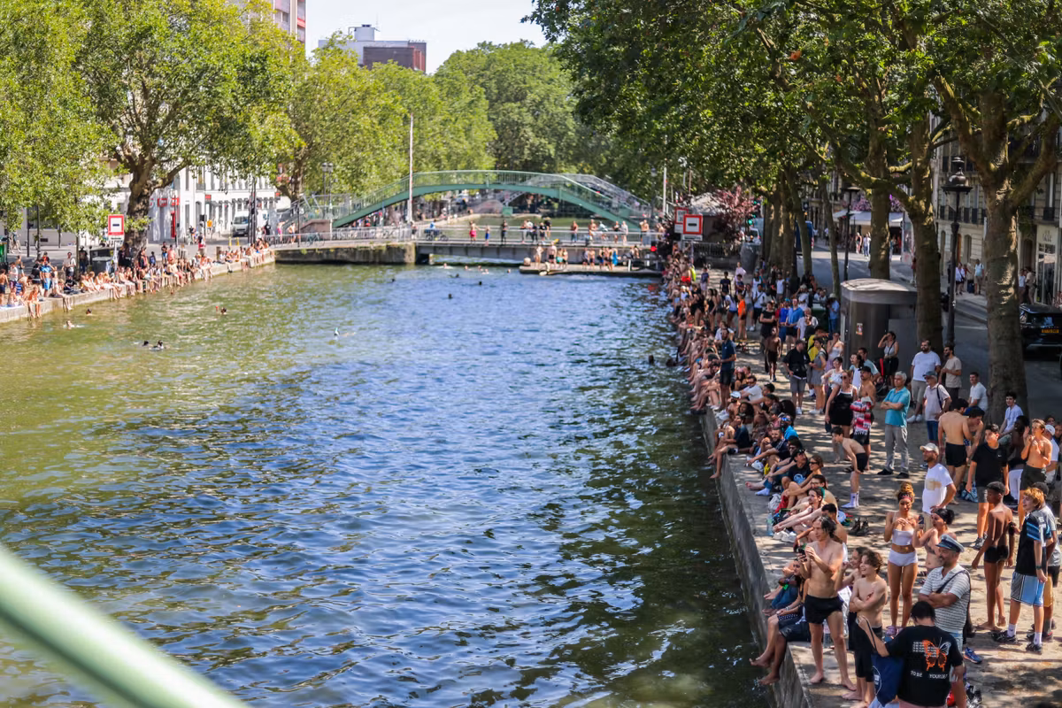 En París, un vídeo muestra a agentes de limpieza arrojando residuos al canal de Saint-Martin: lo que sabemos