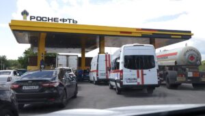 Escasez de combustible en Rusia: huelgas ucranianas, colas interminables… Lo que sabemos
