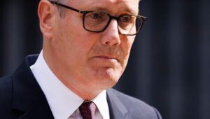Keir Starmer: de su estruendosa victoria a su demoledora caída, seis momentos que allanaron el camino a su dimisión