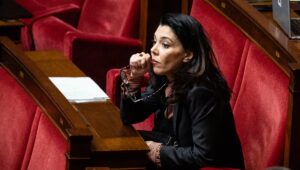 La diputada del LFI Sophia Chikirou, absuelta de fraude y condenada por robo de cheques