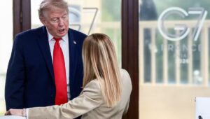 La riña entre Donald Trump y Giorgia Meloni resumida en tres actos